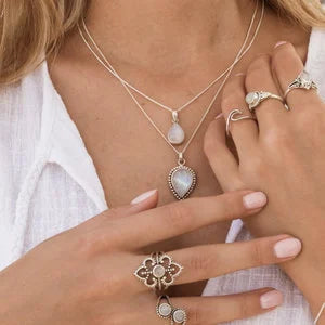 Découvrez les bijoux qui révèlent votre style