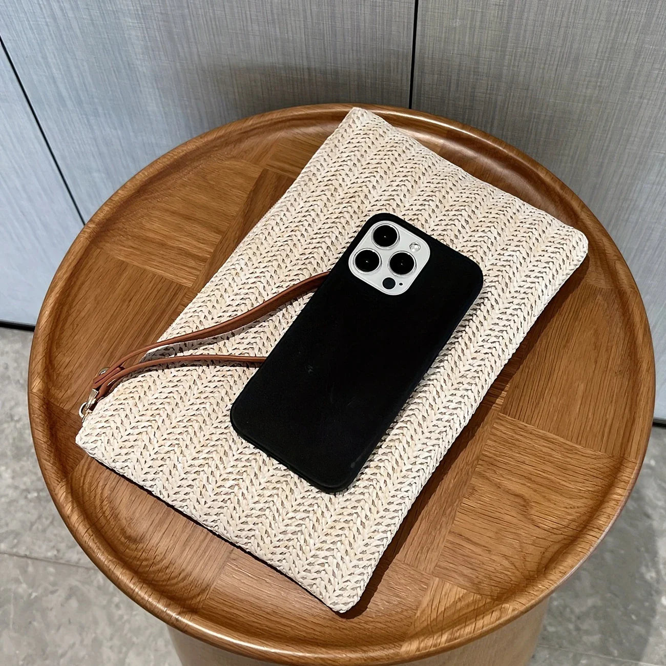 Rêveuse – Le porte-monnaie tressé tendance