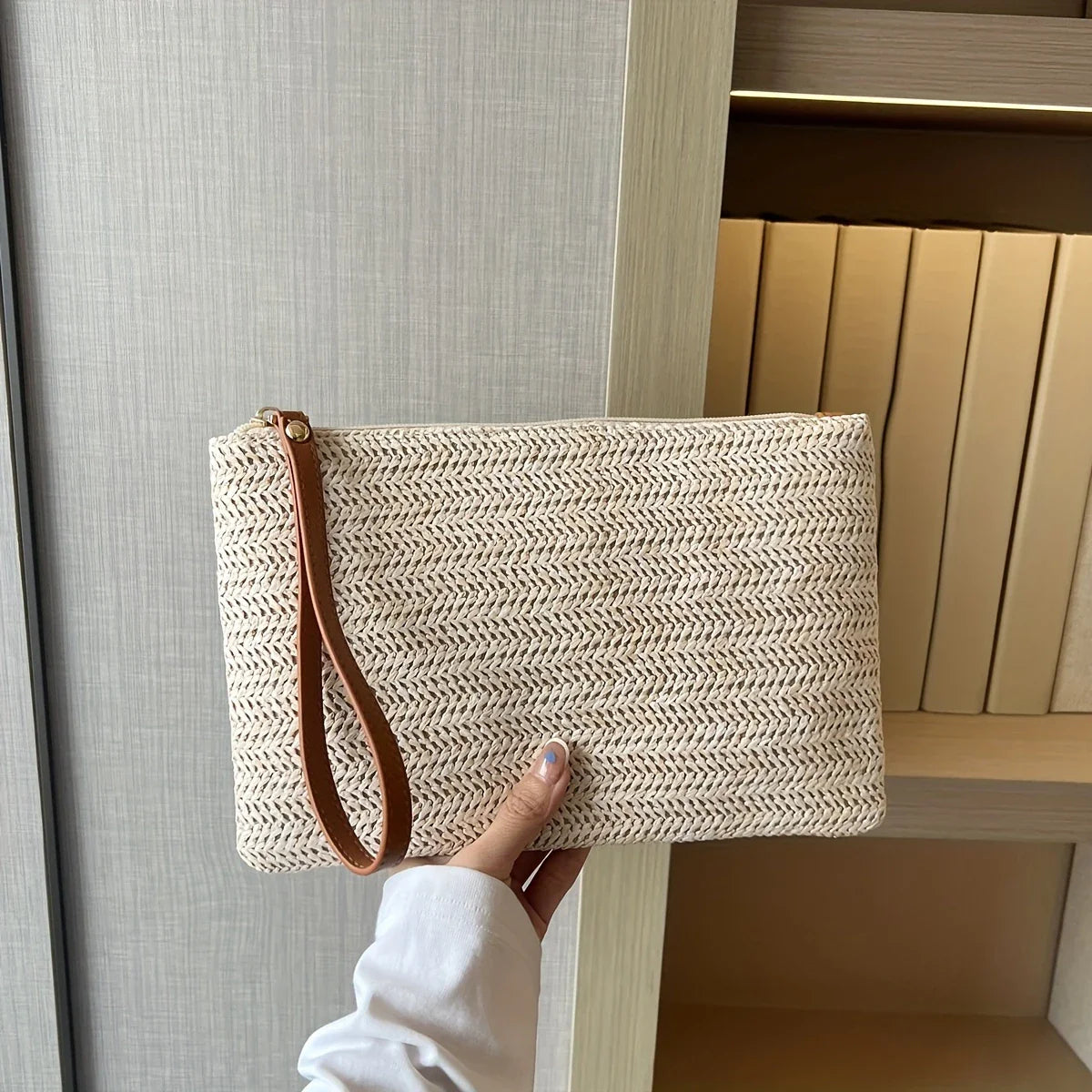 Rêveuse – Le porte-monnaie tressé tendance