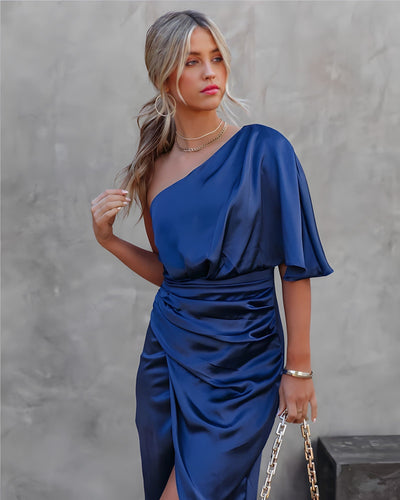 Éléonore | Élégance asymétrique en satin bleu nuit