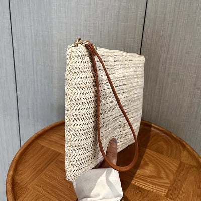 Rêveuse – Le porte-monnaie tressé tendance