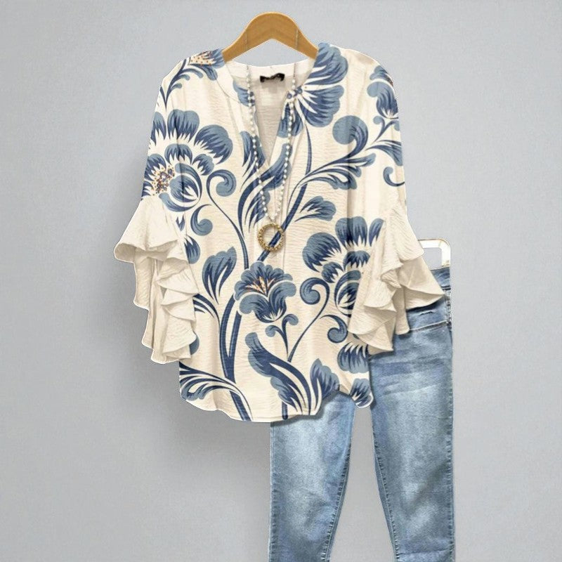 Isaline – Blouse à fleurs bleu clair avec manches à volants élégantes