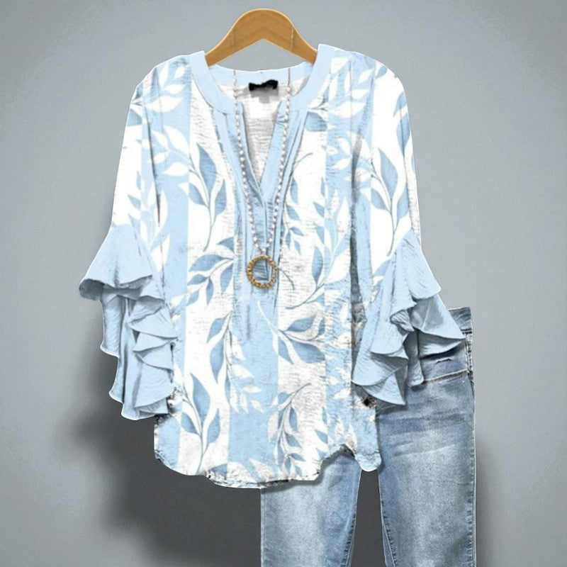 Éliane – Blouse bleu clair à motif feuillage et manches à volants